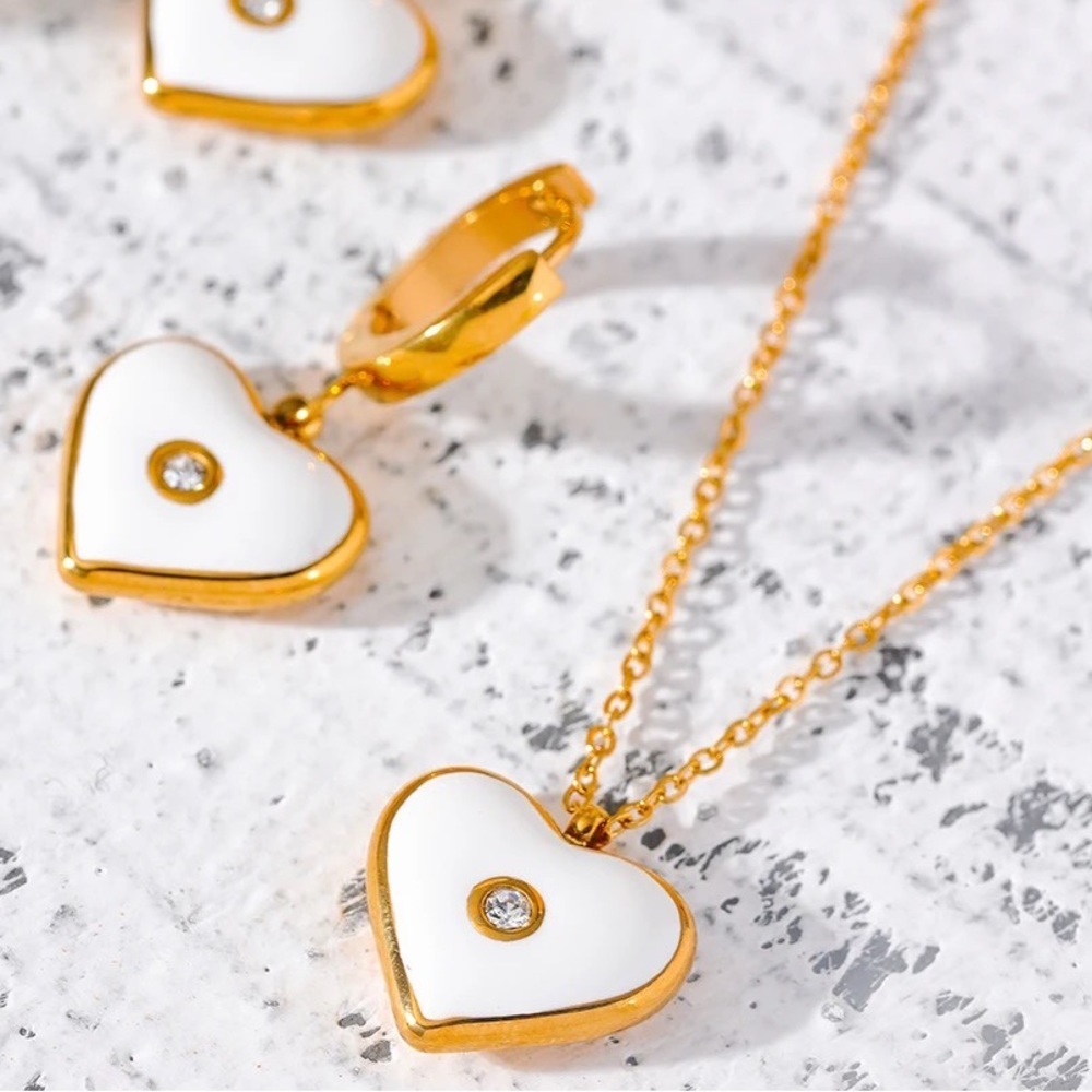◾️18K Gold Plated White Enamel Heart Pendant Necklace